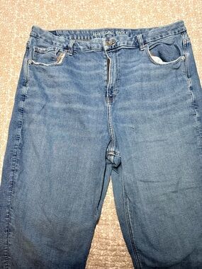 American Eagle Outfitters women’s  Light Blue Relaxed Jeans